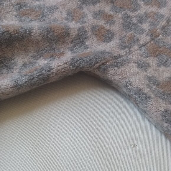 Abercrombie and Fitch Leopard Print Tight Knit Pullover Sweater Women's X-Large - Picture 11 of 12